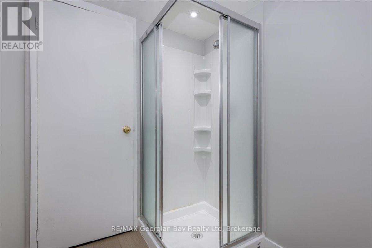 31 Lakeview Crescent, Tiny, ON - Indoor Photo Showing Bathroom