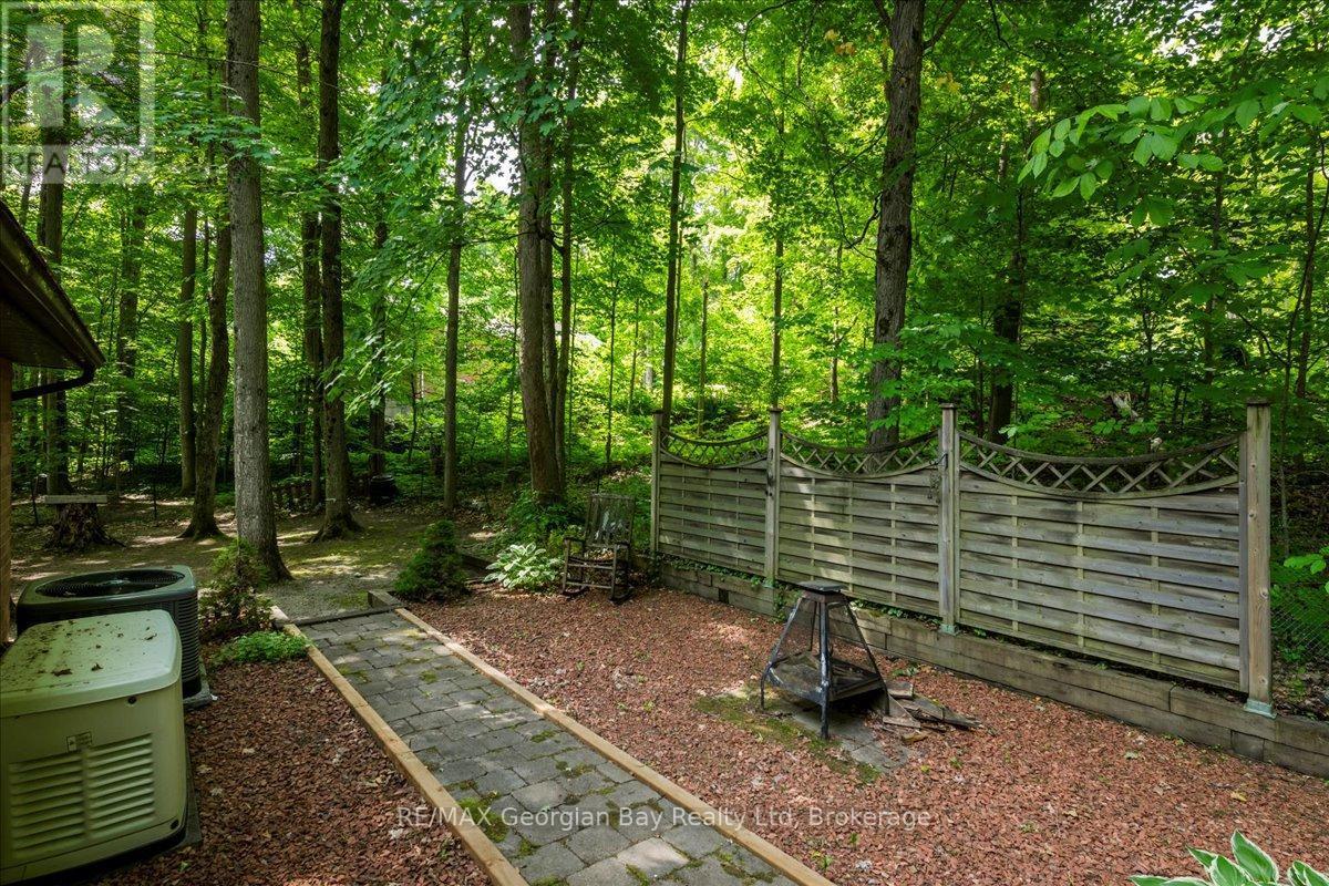 31 Lakeview Crescent, Tiny, ON - Outdoor