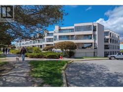 5 5477 WHARF AVENUE Sechelt, BC V7Z 0H5