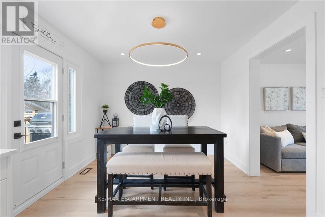 94 West 32Nd Street, Hamilton, ON - Indoor Photo Showing Dining Room