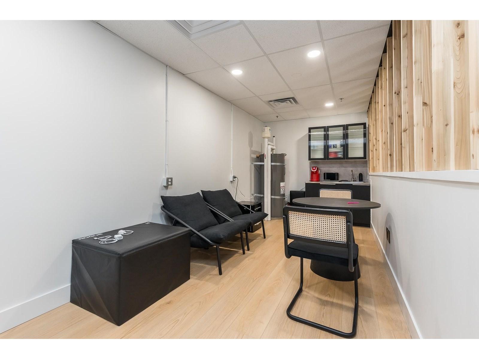 2 34100 South Fraser Way, Abbotsford, BC