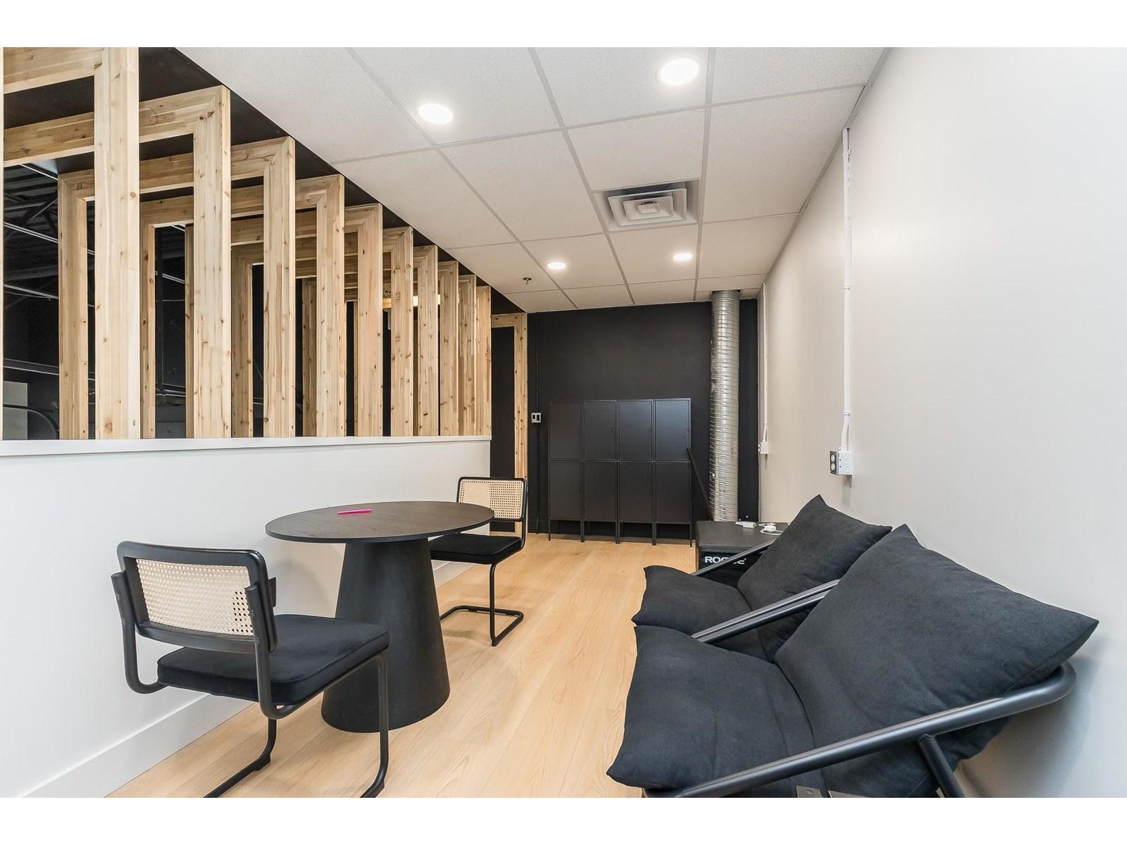 2 34100 South Fraser Way, Abbotsford, BC