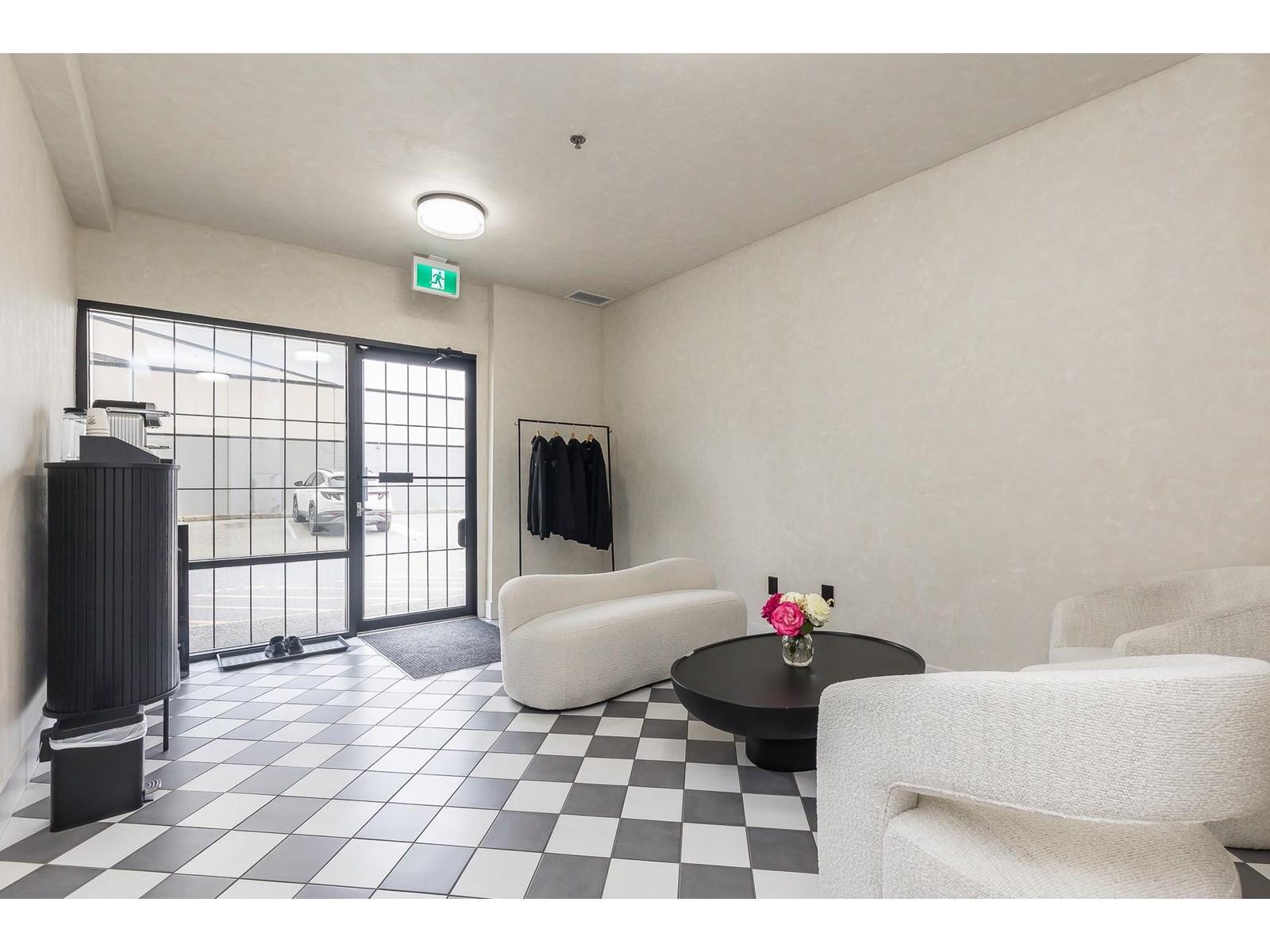 2 34100 South Fraser Way, Abbotsford, BC