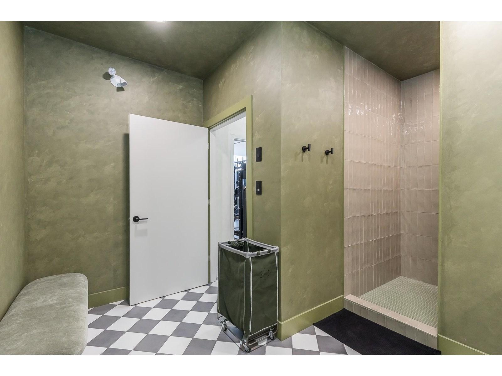 2 34100 South Fraser Way, Abbotsford, BC