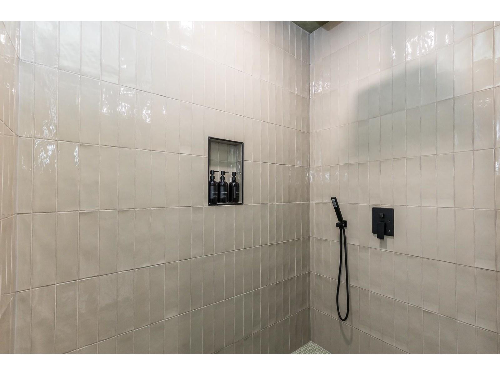 2 34100 South Fraser Way, Abbotsford, BC