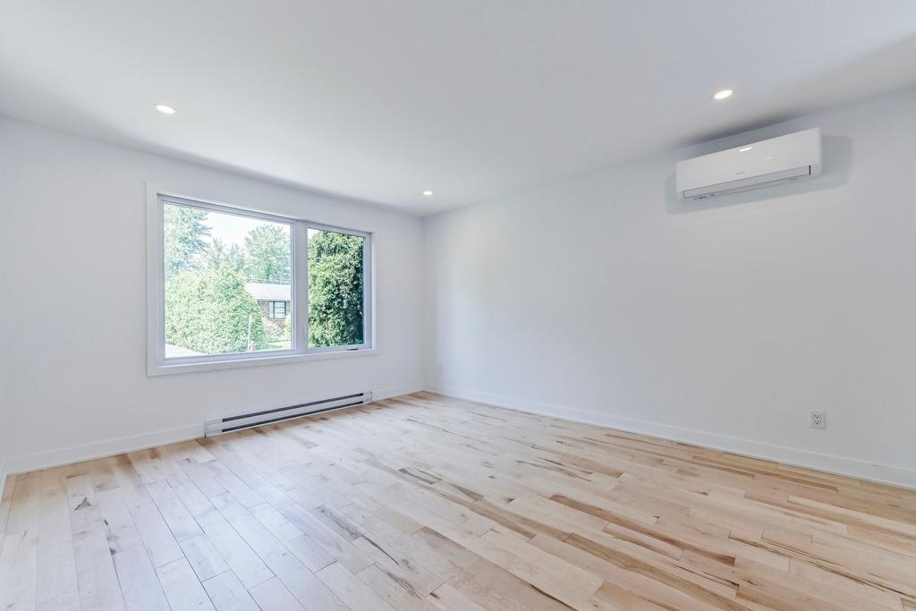 Living room - 2010 Rue La Corne, Saint-Bruno-De-Montarville, QC - Indoor Photo Showing Other Room