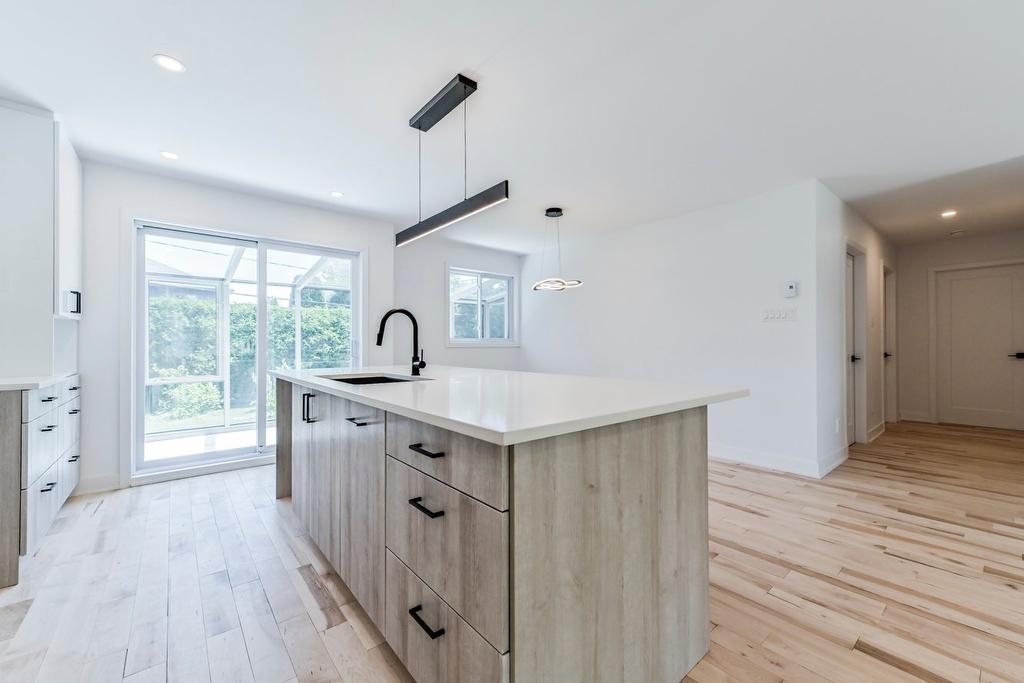 Kitchen - 2010 Rue La Corne, Saint-Bruno-De-Montarville, QC - Indoor Photo Showing Kitchen