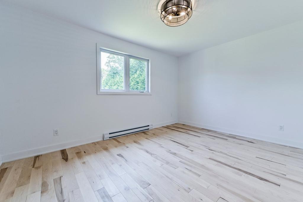 Primary bedroom - 2010 Rue La Corne, Saint-Bruno-De-Montarville, QC - Indoor Photo Showing Other Room