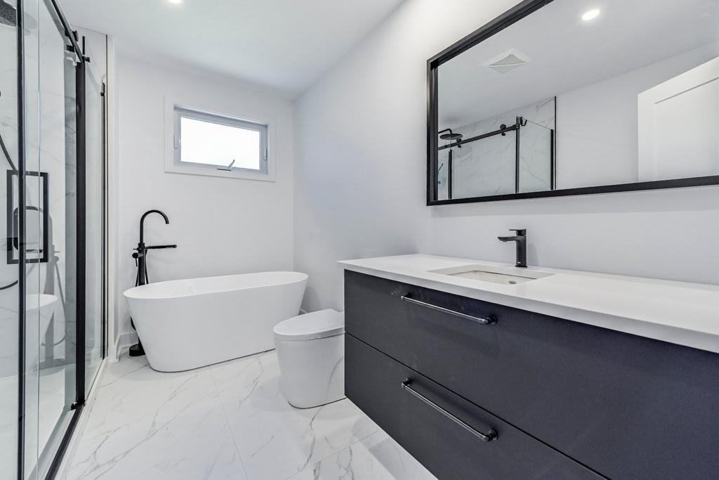 Bathroom - 2010 Rue La Corne, Saint-Bruno-De-Montarville, QC - Indoor Photo Showing Bathroom