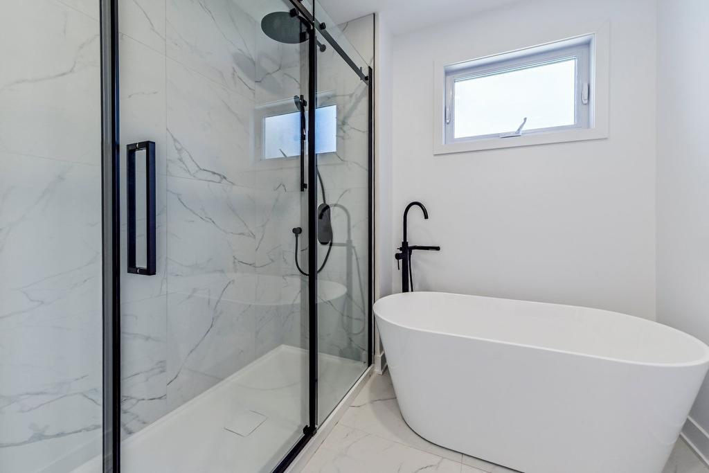 Bathroom - 2010 Rue La Corne, Saint-Bruno-De-Montarville, QC - Indoor Photo Showing Bathroom