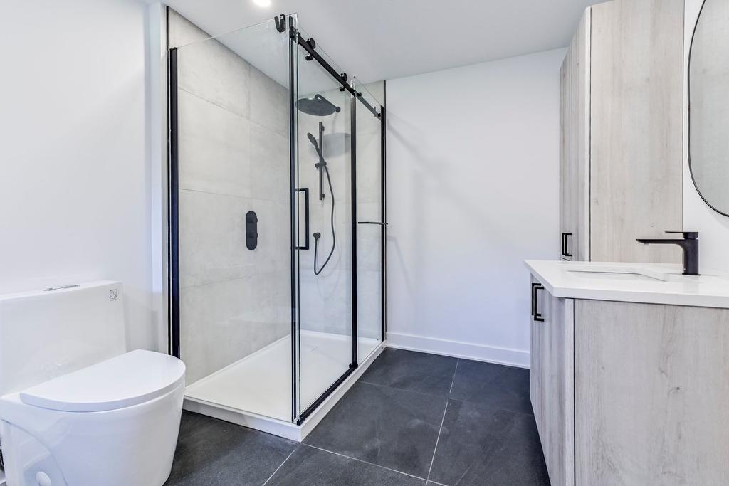 Bathroom - 2010 Rue La Corne, Saint-Bruno-De-Montarville, QC - Indoor Photo Showing Bathroom