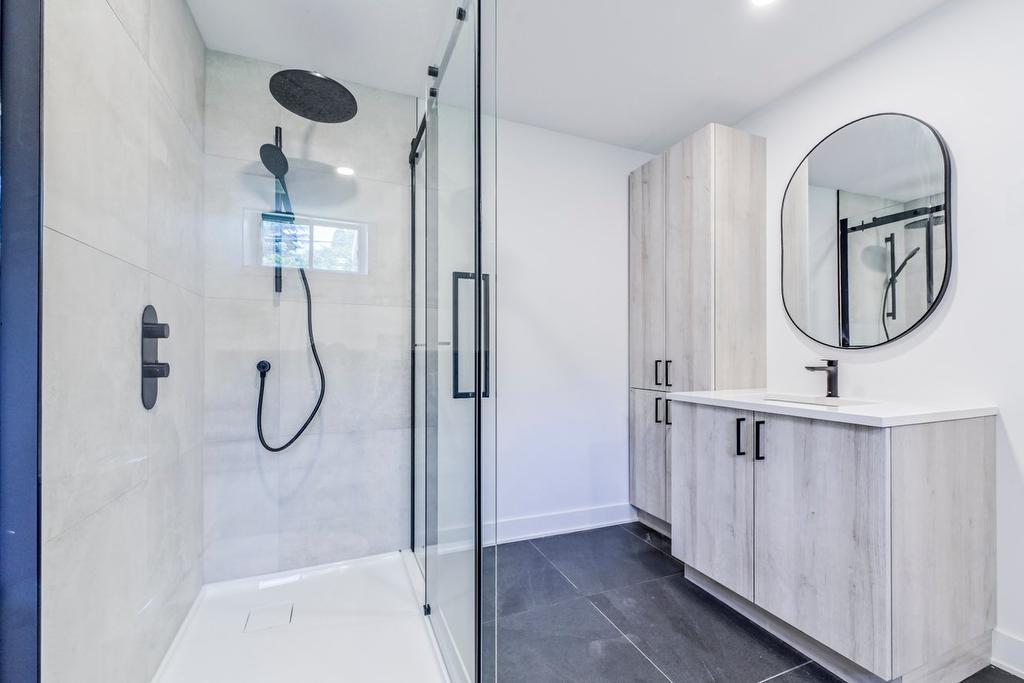 Bathroom - 2010 Rue La Corne, Saint-Bruno-De-Montarville, QC - Indoor Photo Showing Bathroom