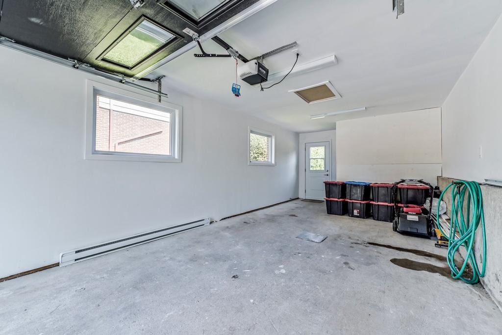 Garage - 2010 Rue La Corne, Saint-Bruno-De-Montarville, QC - Indoor Photo Showing Garage