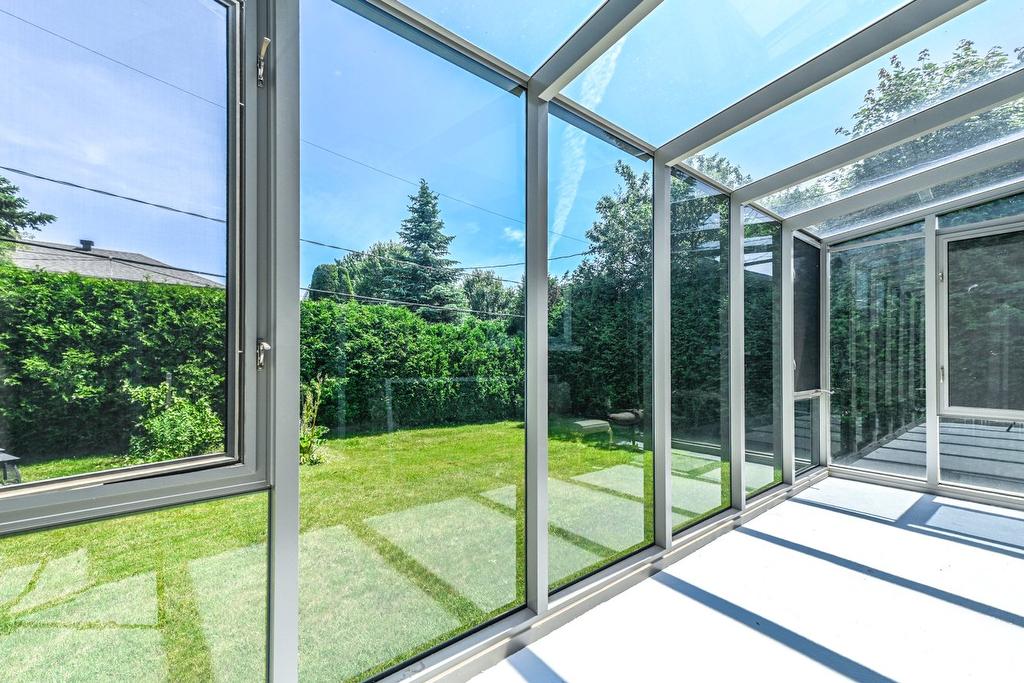 Veranda - 2010 Rue La Corne, Saint-Bruno-De-Montarville, QC - With Exterior