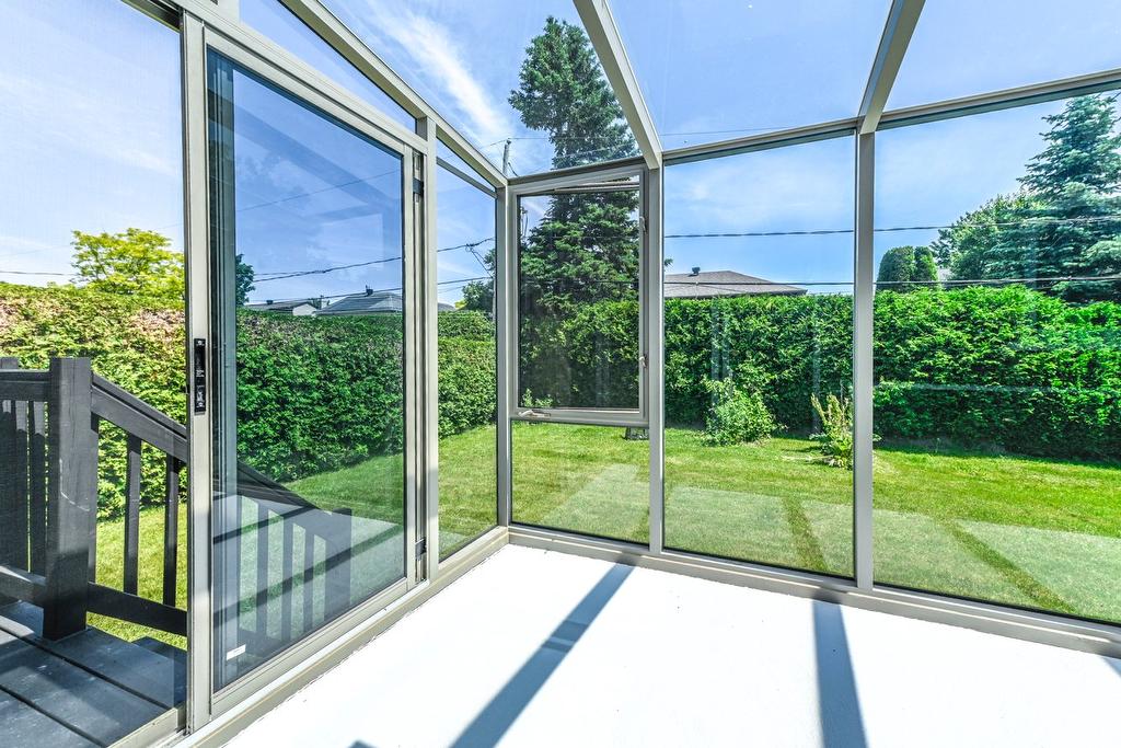 Veranda - 2010 Rue La Corne, Saint-Bruno-De-Montarville, QC - With Exterior