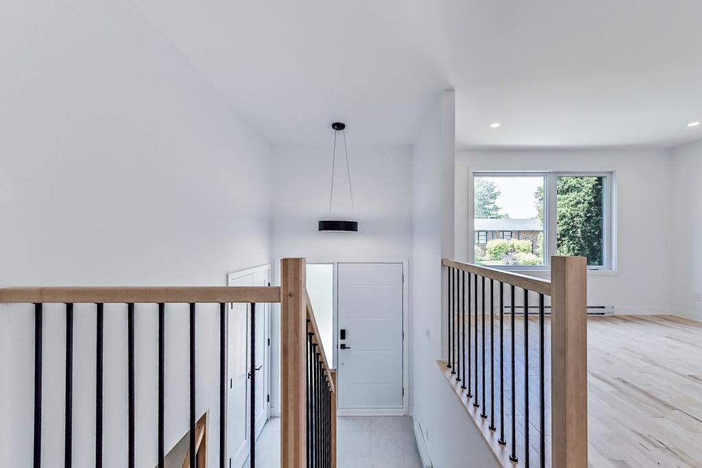 Staircase - 2010 Rue La Corne, Saint-Bruno-De-Montarville, QC - Indoor Photo Showing Other Room