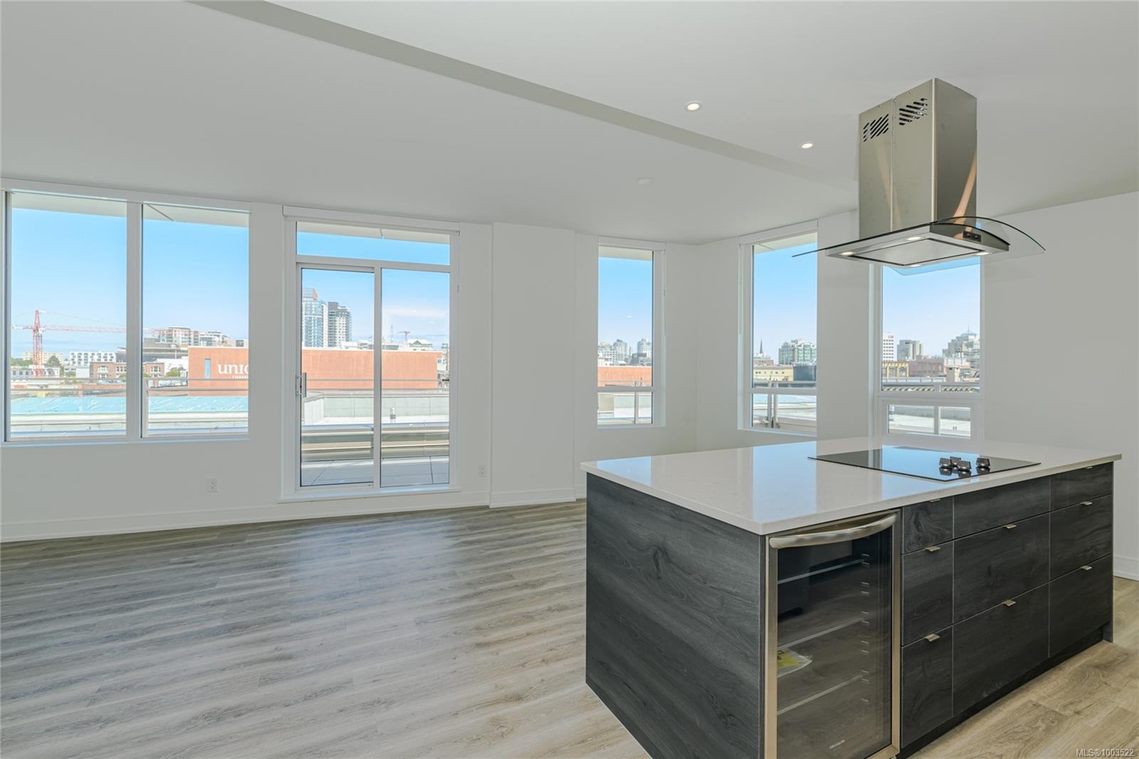 900-1628 Store St, Victoria, BC - Indoor Photo Showing Other Room