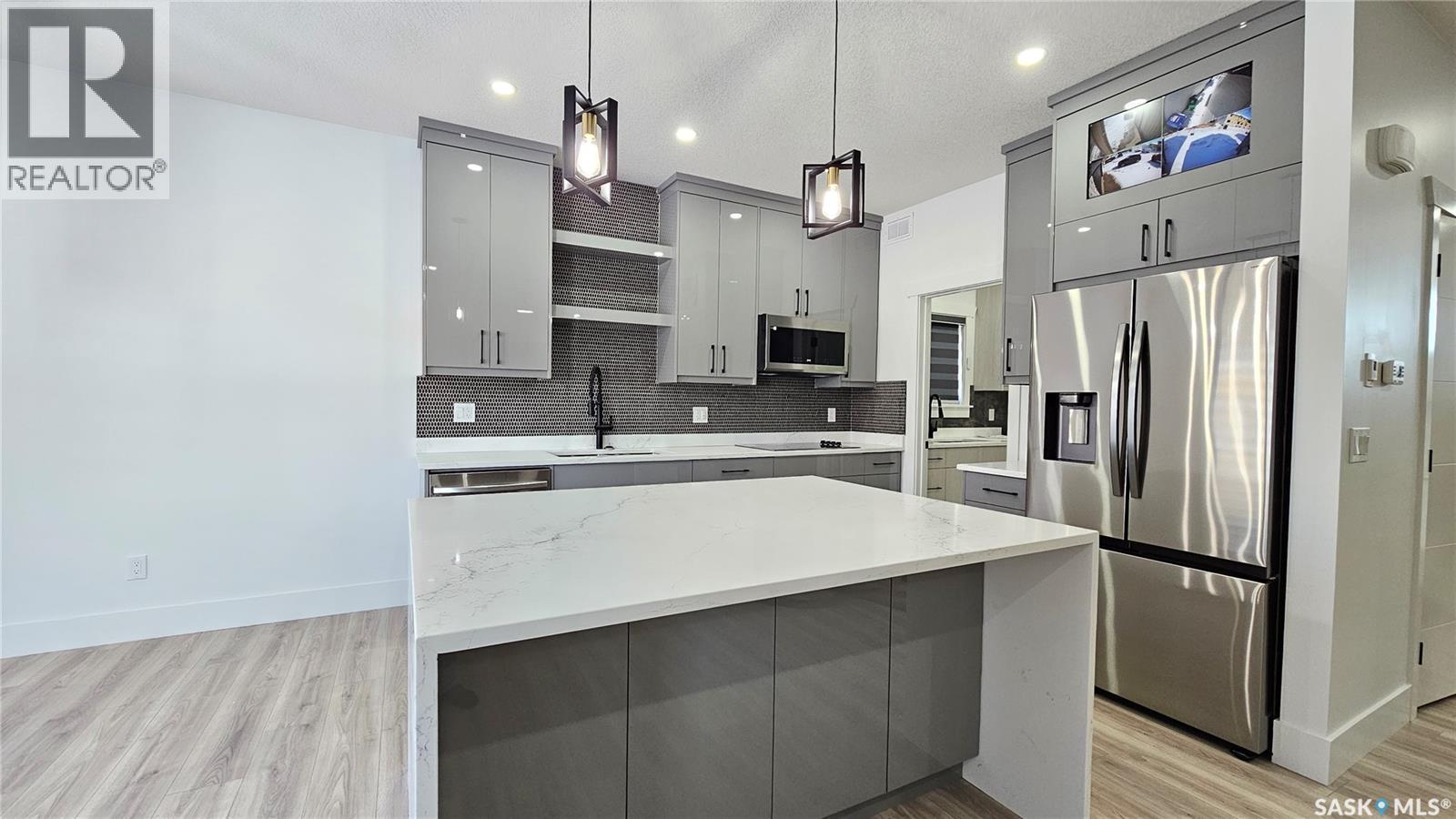 371 Sharma Crescent, Saskatoon, SK - Indoor Photo Showing Kitchen With Upgraded Kitchen