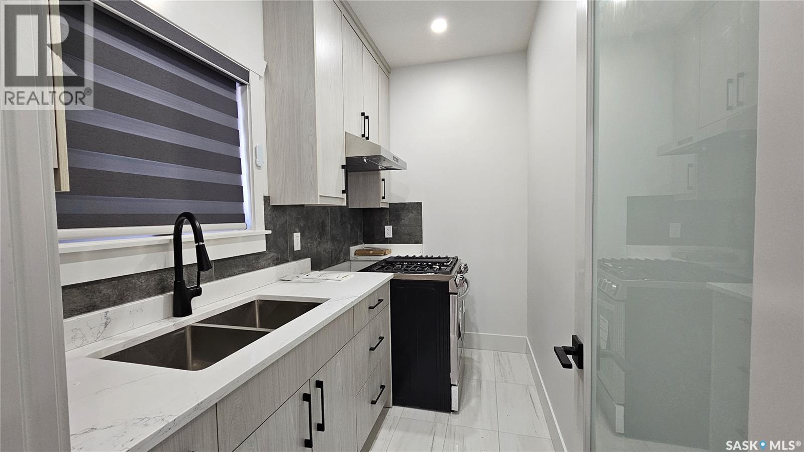 371 Sharma Crescent, Saskatoon, SK - Indoor Photo Showing Kitchen With Double Sink