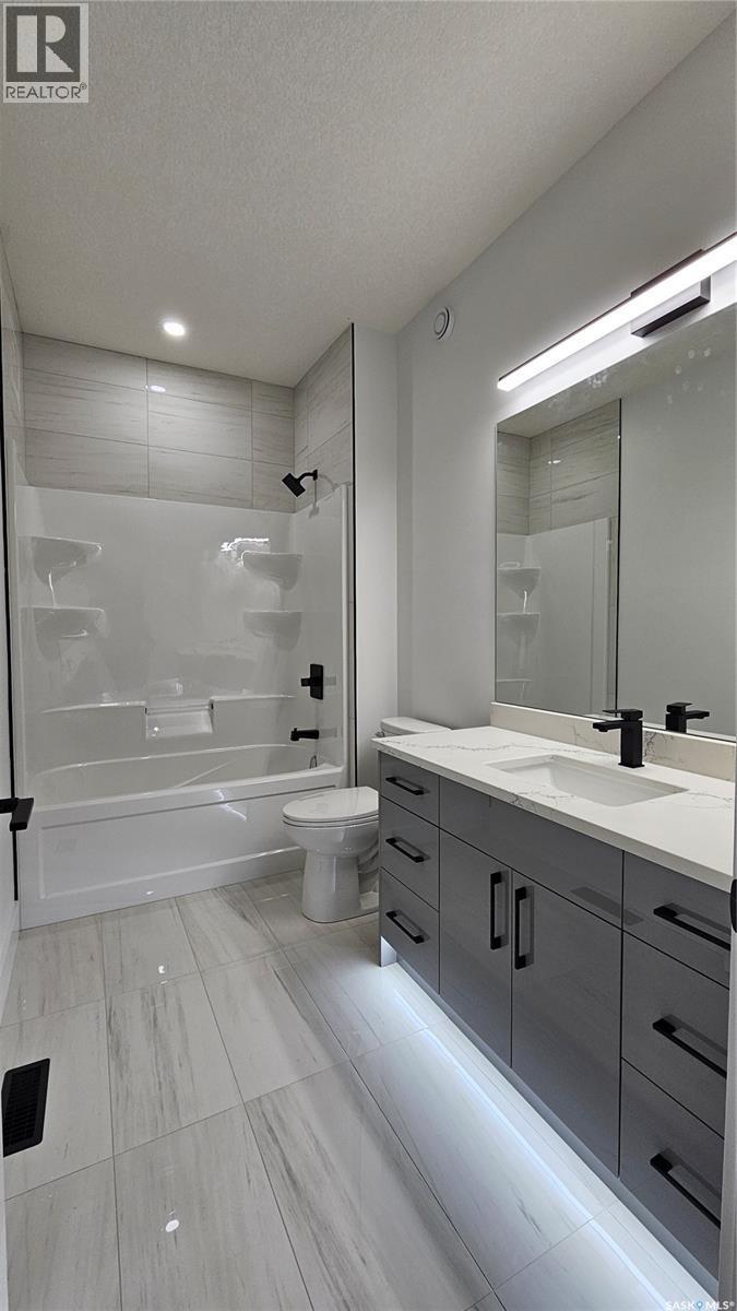371 Sharma Crescent, Saskatoon, SK - Indoor Photo Showing Bathroom