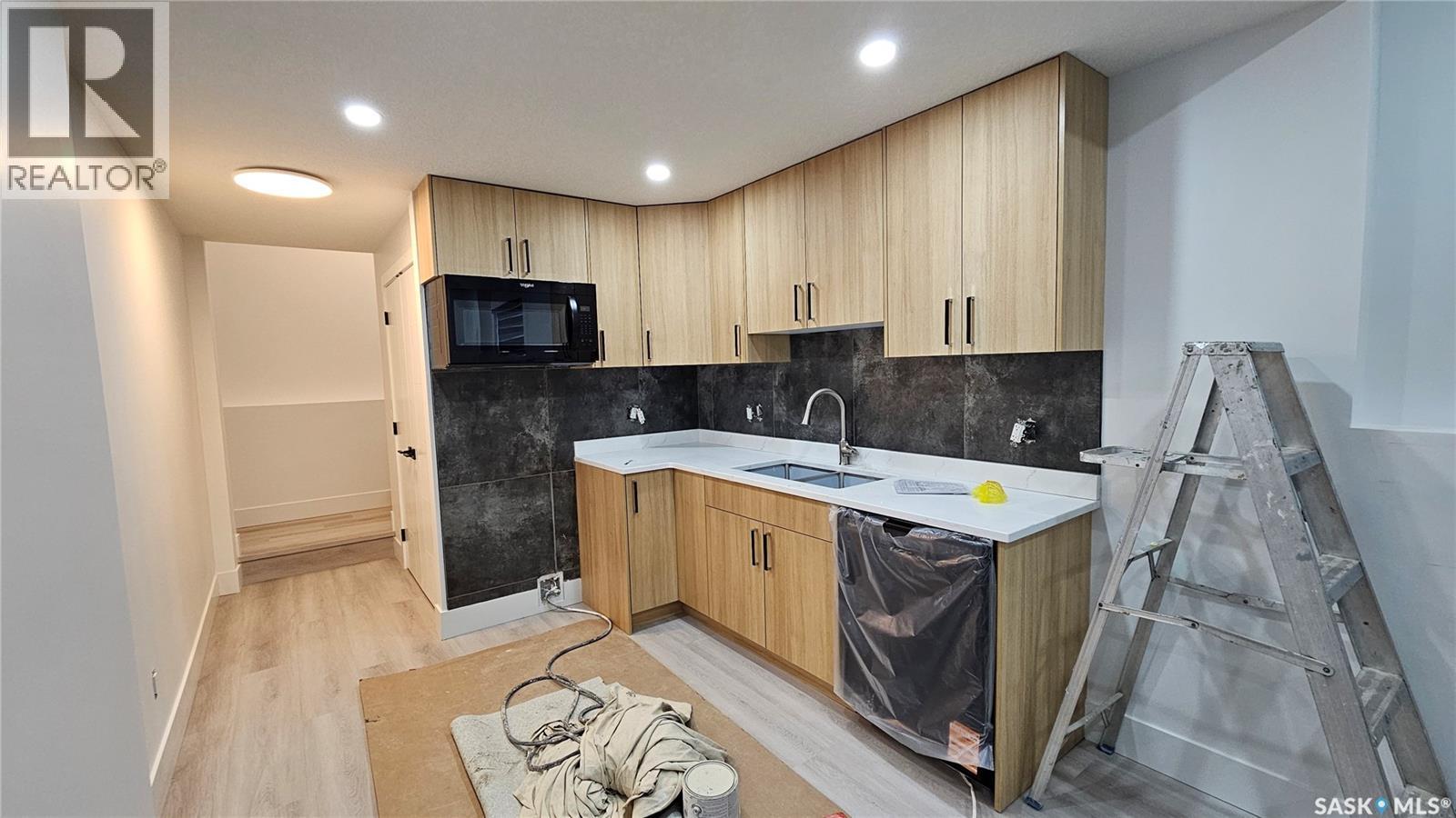 371 Sharma Crescent, Saskatoon, SK - Indoor Photo Showing Kitchen