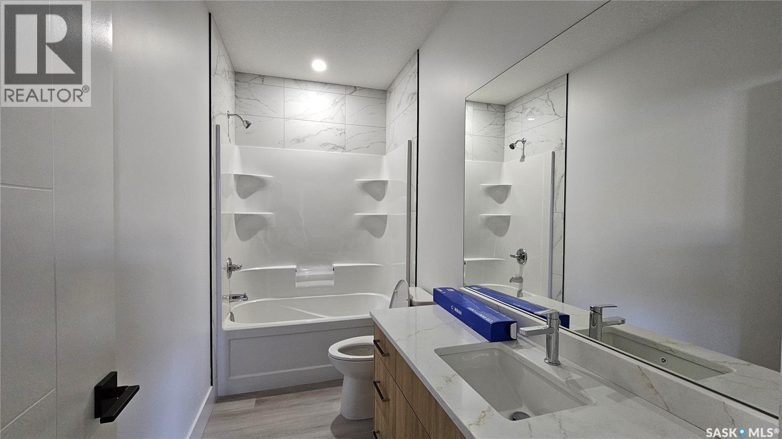 371 Sharma Crescent, Saskatoon, SK - Indoor Photo Showing Bathroom