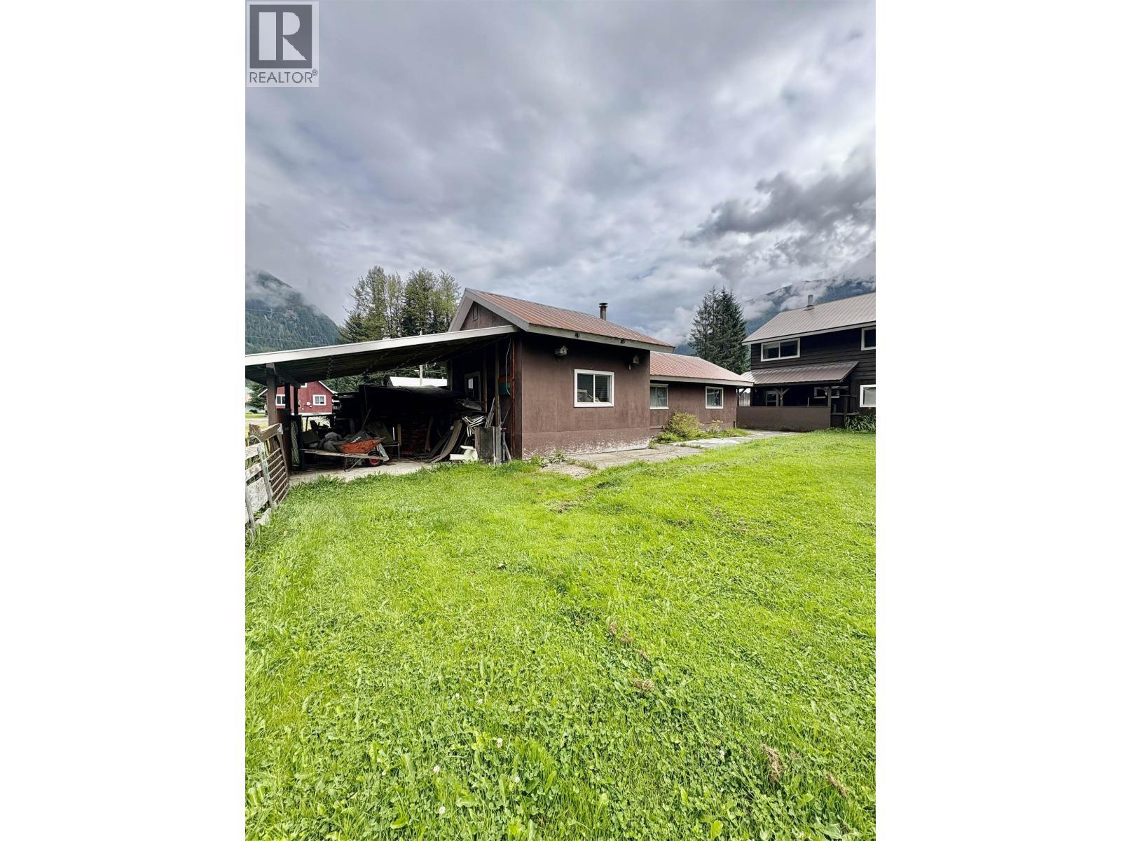 1407 Raven Street, Stewart, BC - Outdoor