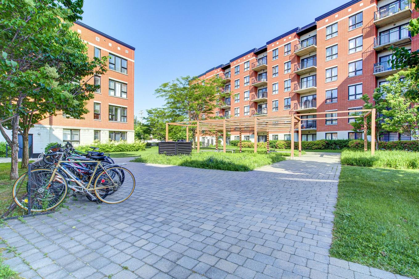 Nearby - 108-4700 Boul. Henri-Bourassa O., Montréal (Saint-Laurent), QC - Outdoor With Facade