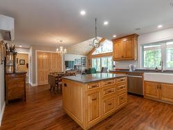 101 Cozy Crescent Vaughan, NS B0N 2T0