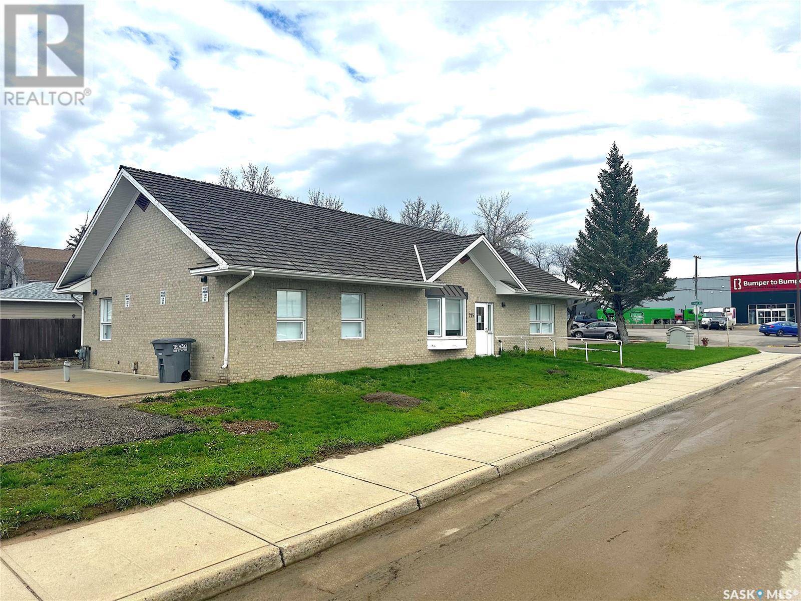 215 Chaplin Street W, Swift Current, SK