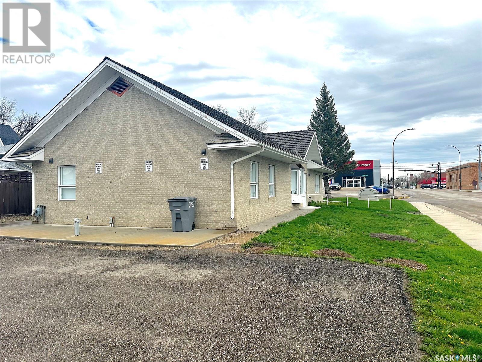 215 Chaplin Street W, Swift Current, SK
