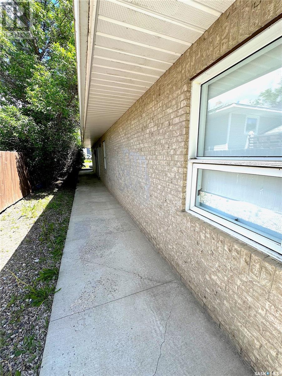 215 Chaplin Street W, Swift Current, SK