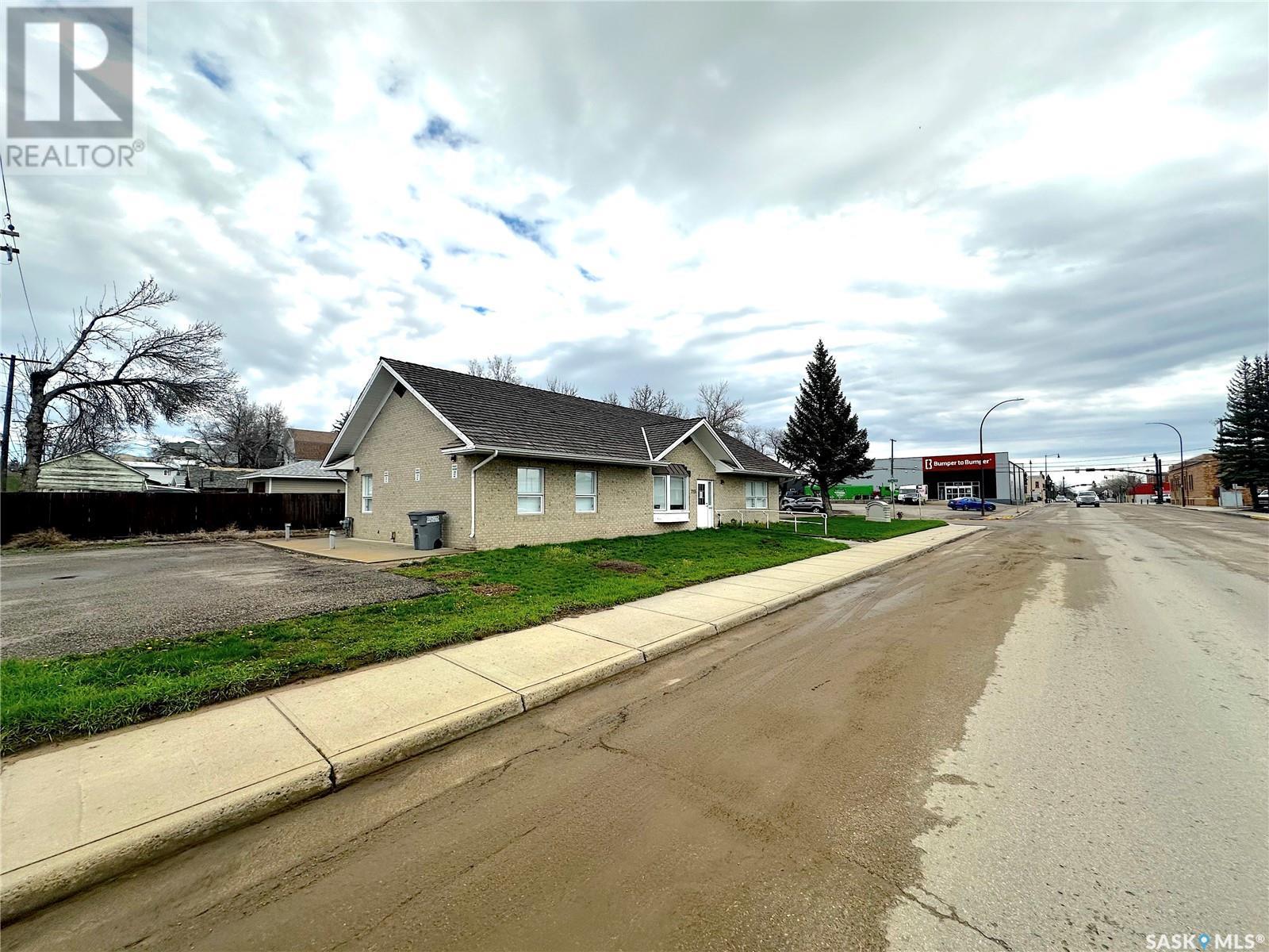 215 Chaplin Street W, Swift Current, SK