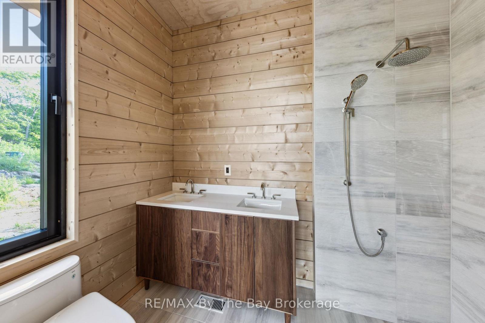 11324 Island 1810/Bone Island, Georgian Bay (Gibson), ON - Indoor Photo Showing Bathroom