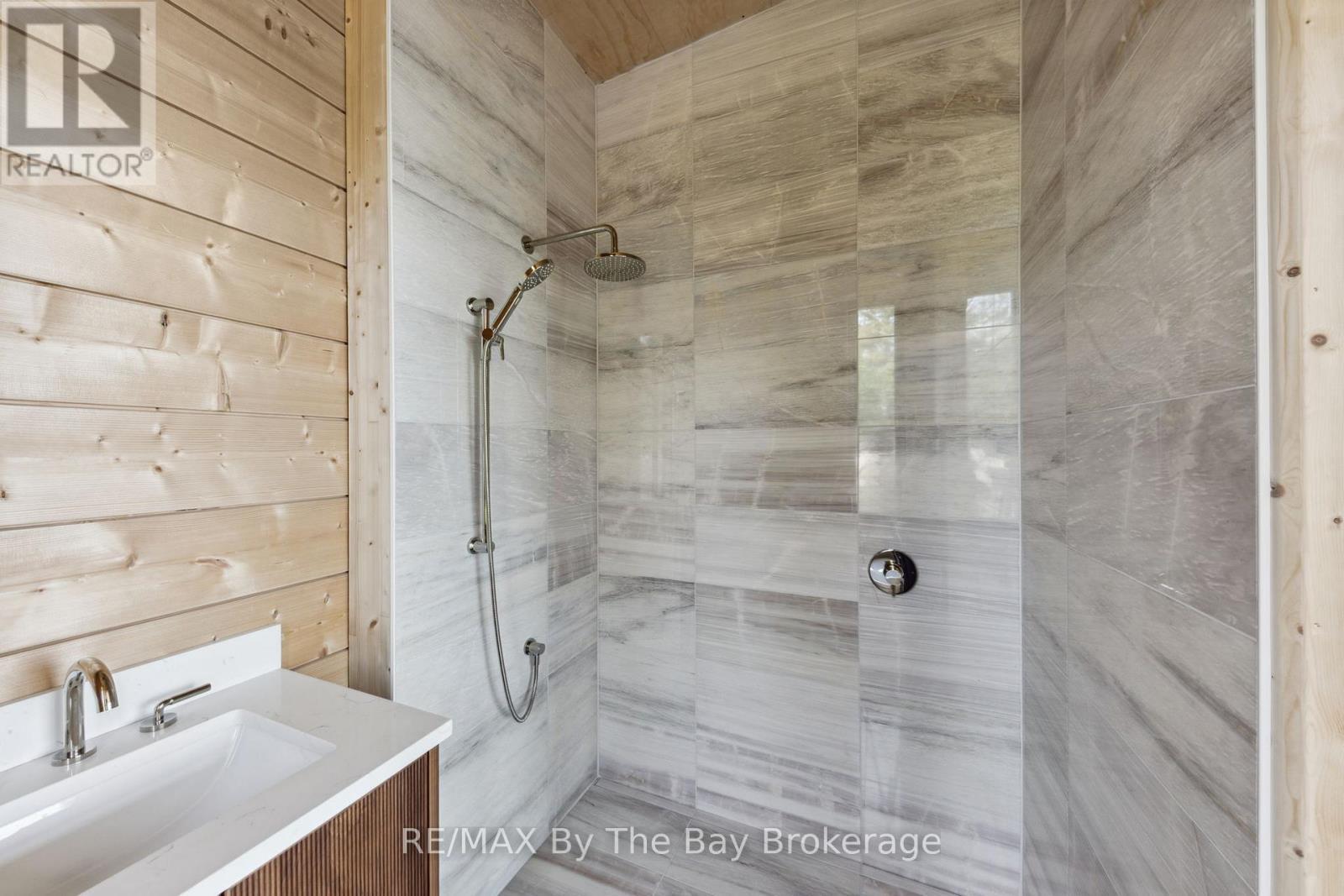 11324 Island 1810/Bone Island, Georgian Bay (Gibson), ON - Indoor Photo Showing Bathroom