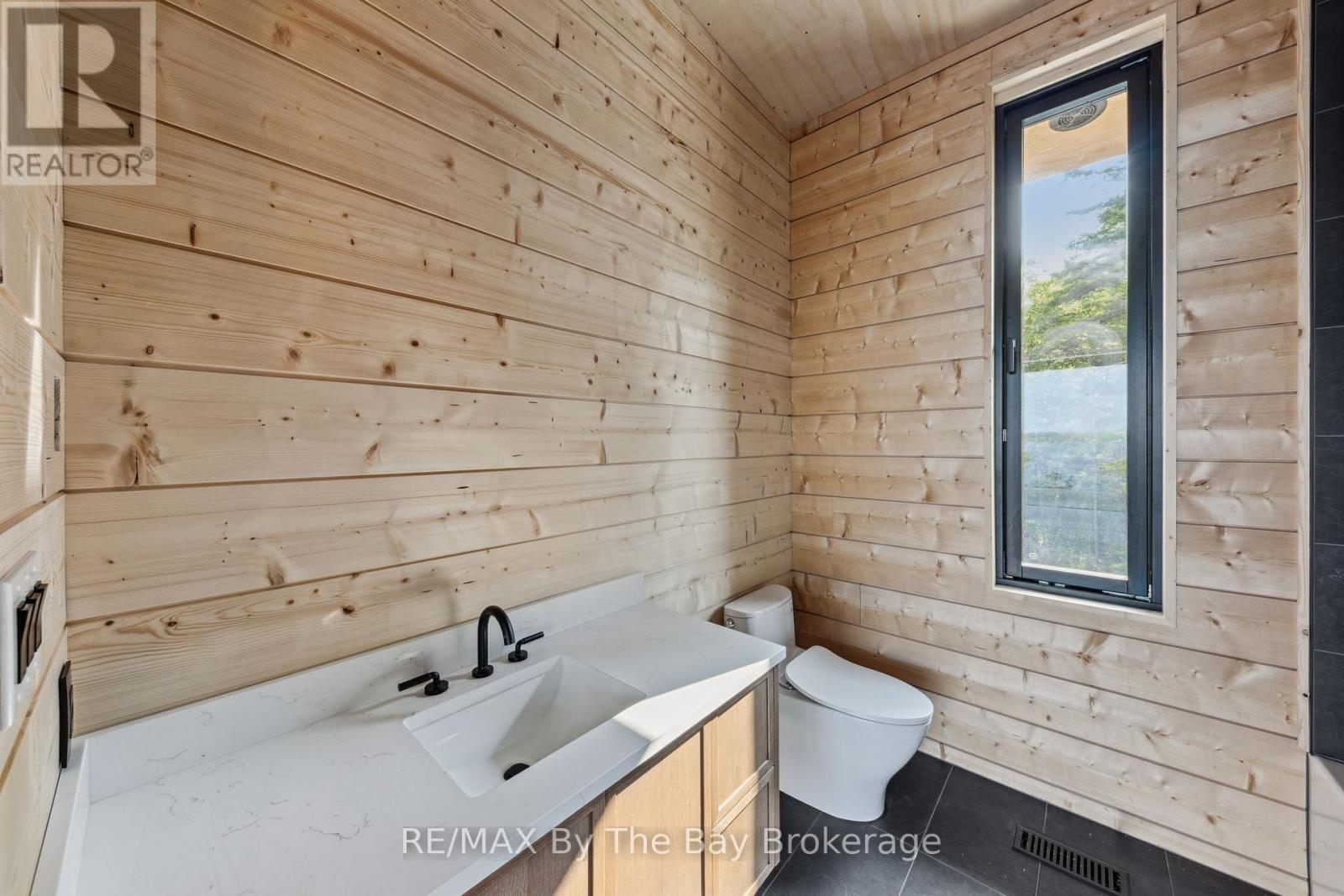 11324 Island 1810/Bone Island, Georgian Bay (Gibson), ON - Indoor Photo Showing Bathroom