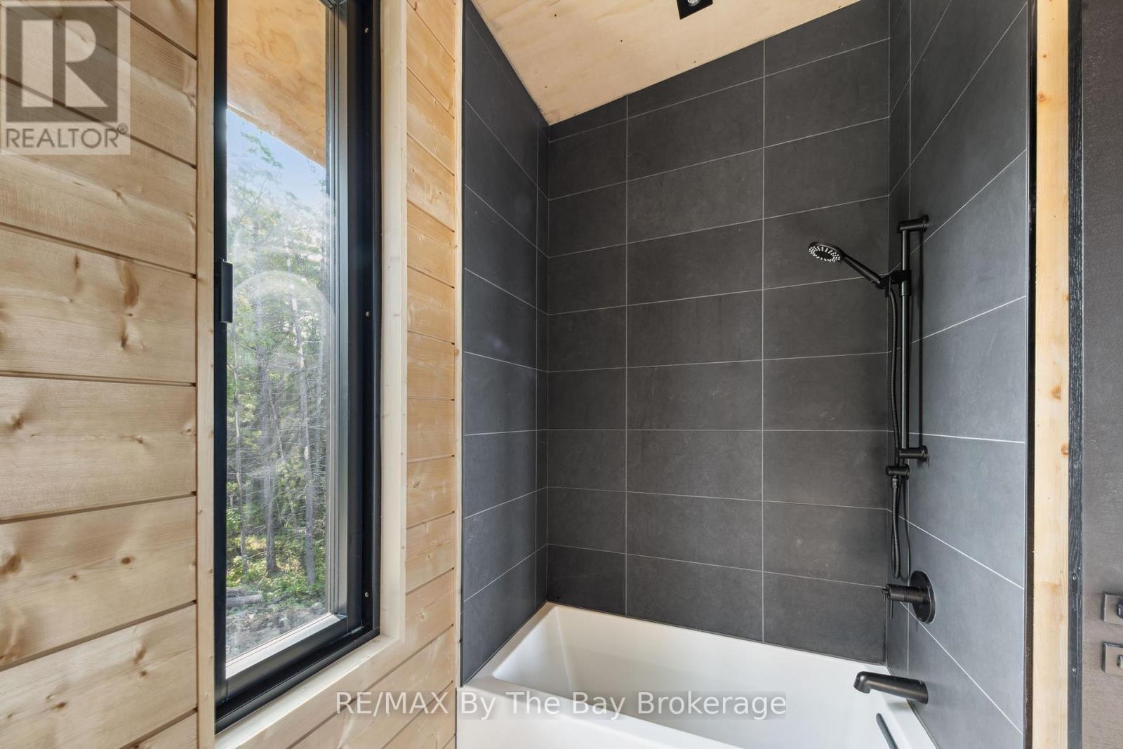 11324 Island 1810/Bone Island, Georgian Bay (Gibson), ON - Indoor Photo Showing Bathroom