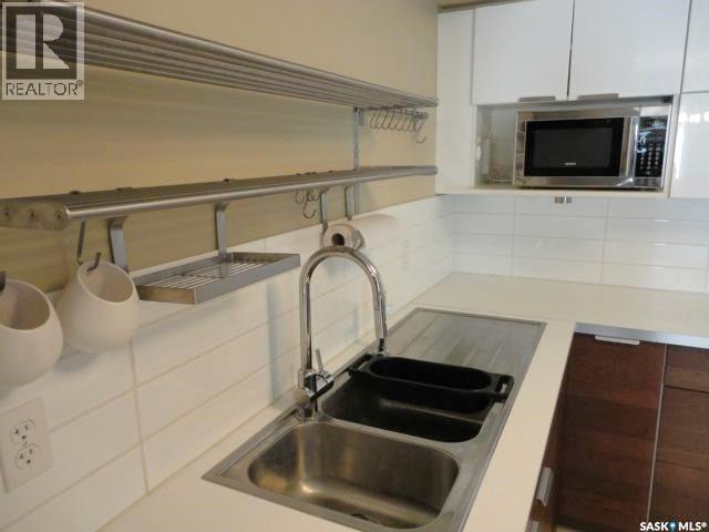#104 2160 Cornwall Street, Regina, SK - Indoor Photo Showing Kitchen