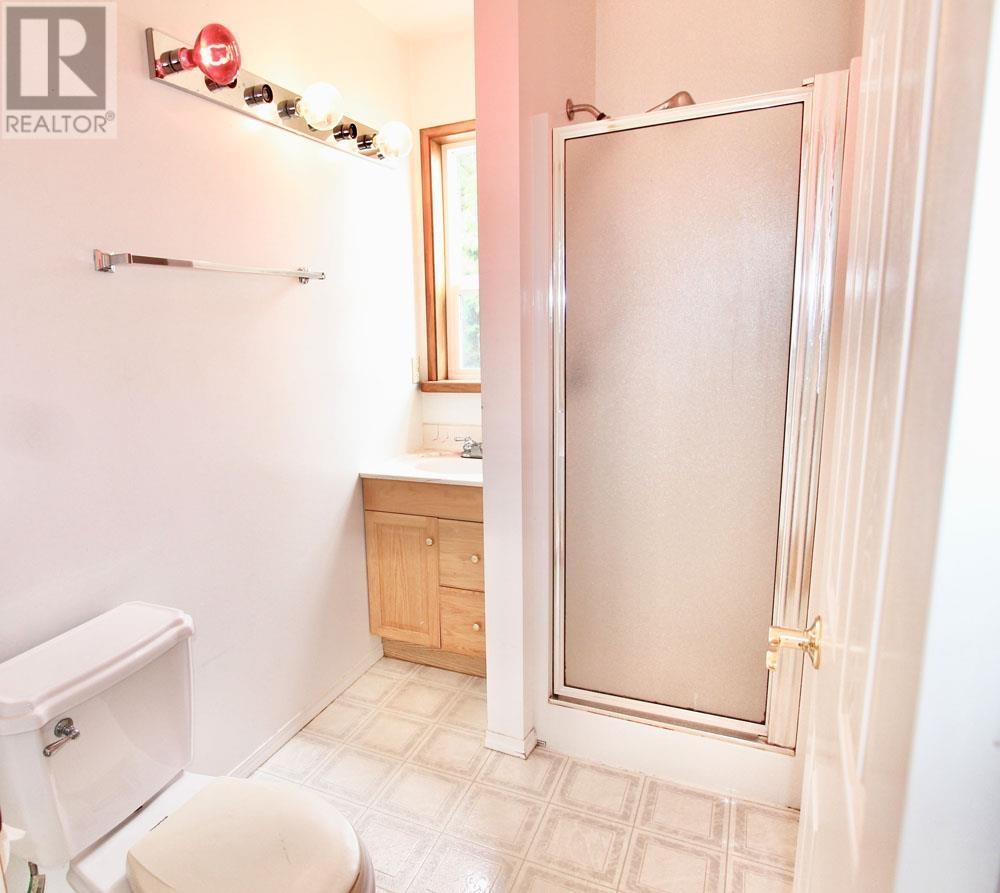 209 2Nd Avenue, Daajing Giids City, BC - Indoor Photo Showing Bathroom