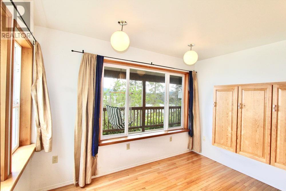 209 2Nd Avenue, Daajing Giids City, BC - Indoor Photo Showing Other Room