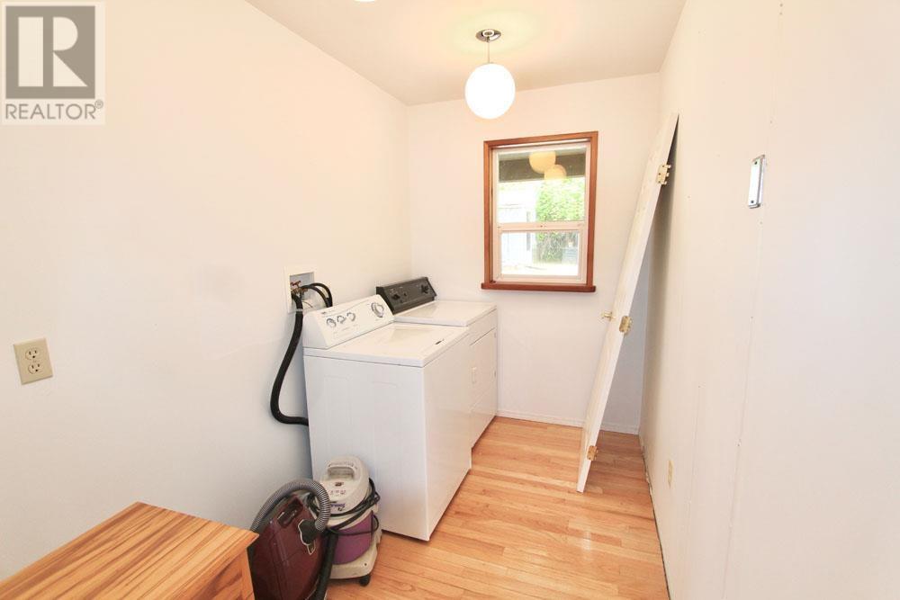 209 2Nd Avenue, Daajing Giids City, BC - Indoor Photo Showing Laundry Room