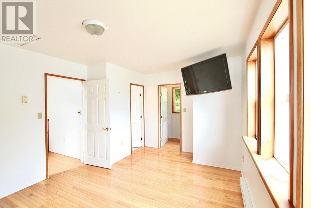 209 2Nd Avenue, Daajing Giids City, BC - Indoor Photo Showing Other Room