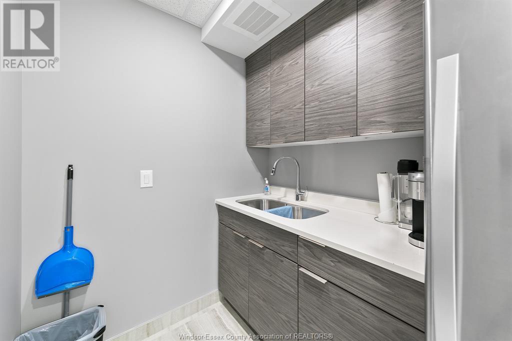 716 Brownstone Unit# 404, Tecumseh, ON - Indoor