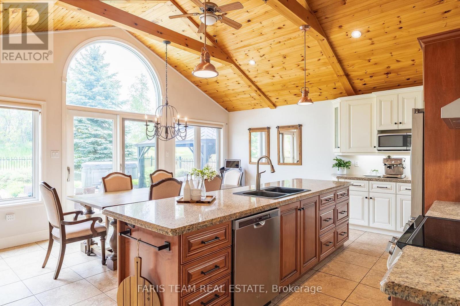 9229 25 Sideroad Adjala, Adjala-Tosorontio, ON - Indoor Photo Showing Kitchen With Double Sink