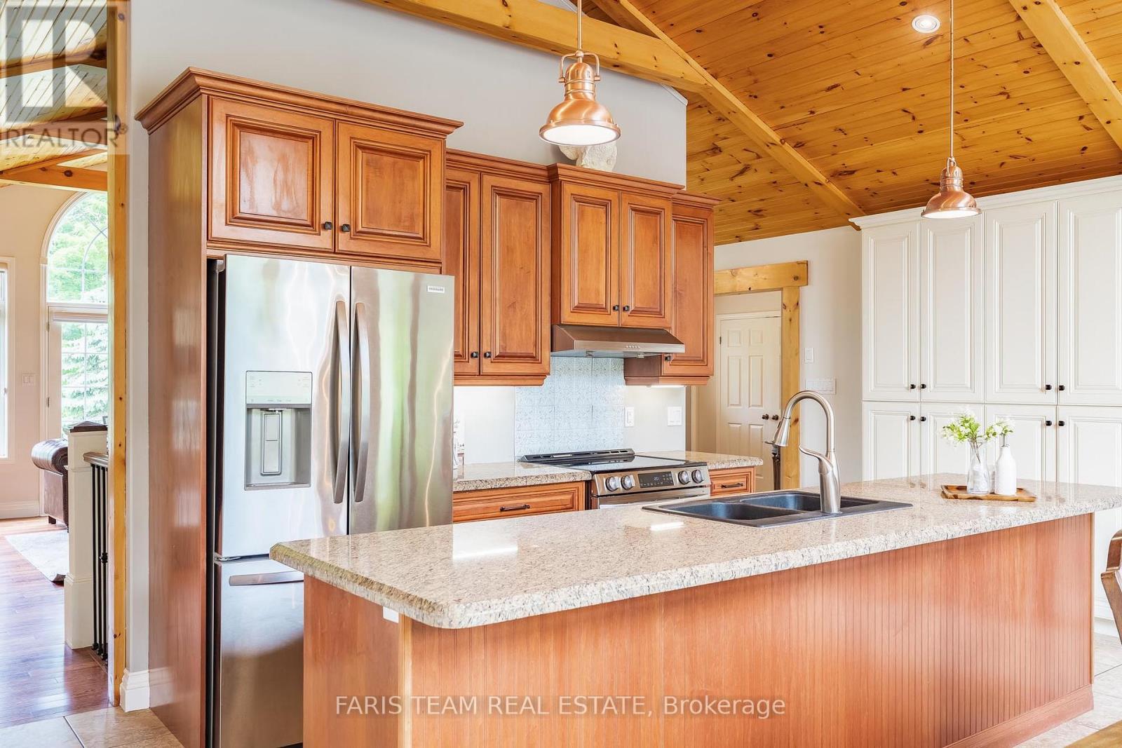 9229 25 Sideroad Adjala, Adjala-Tosorontio, ON - Indoor Photo Showing Kitchen With Double Sink