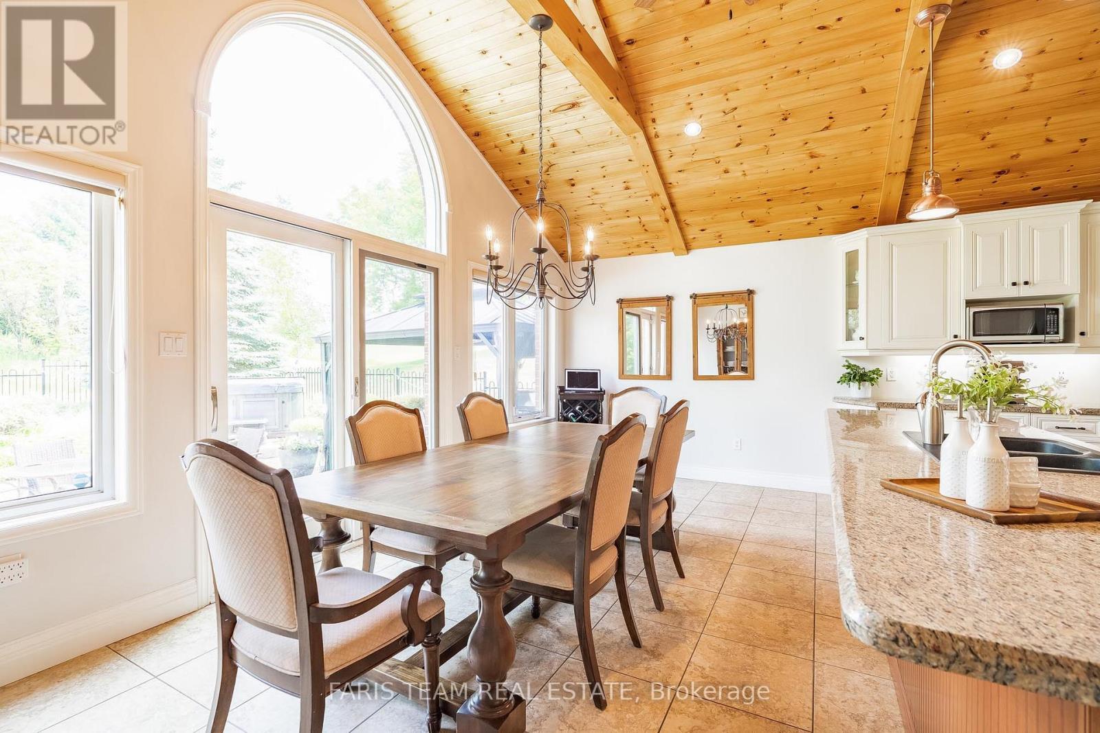 9229 25 Sideroad Adjala, Adjala-Tosorontio, ON - Indoor Photo Showing Dining Room