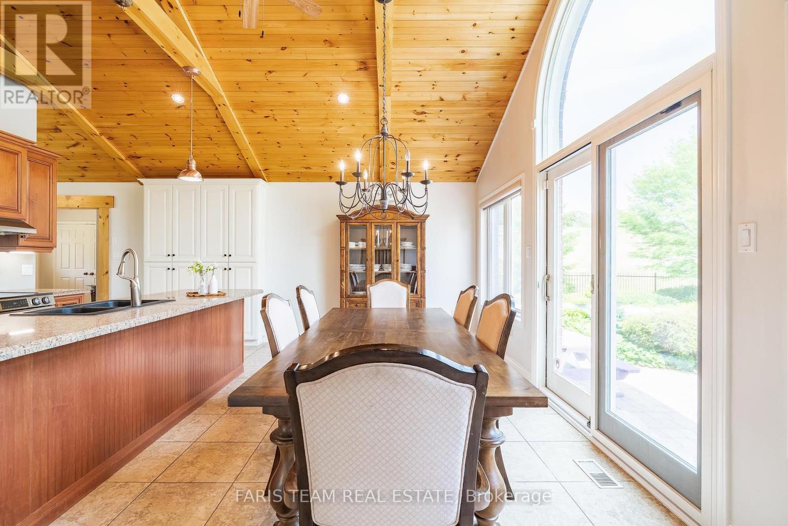 9229 25 Sideroad Adjala, Adjala-Tosorontio, ON - Indoor Photo Showing Dining Room