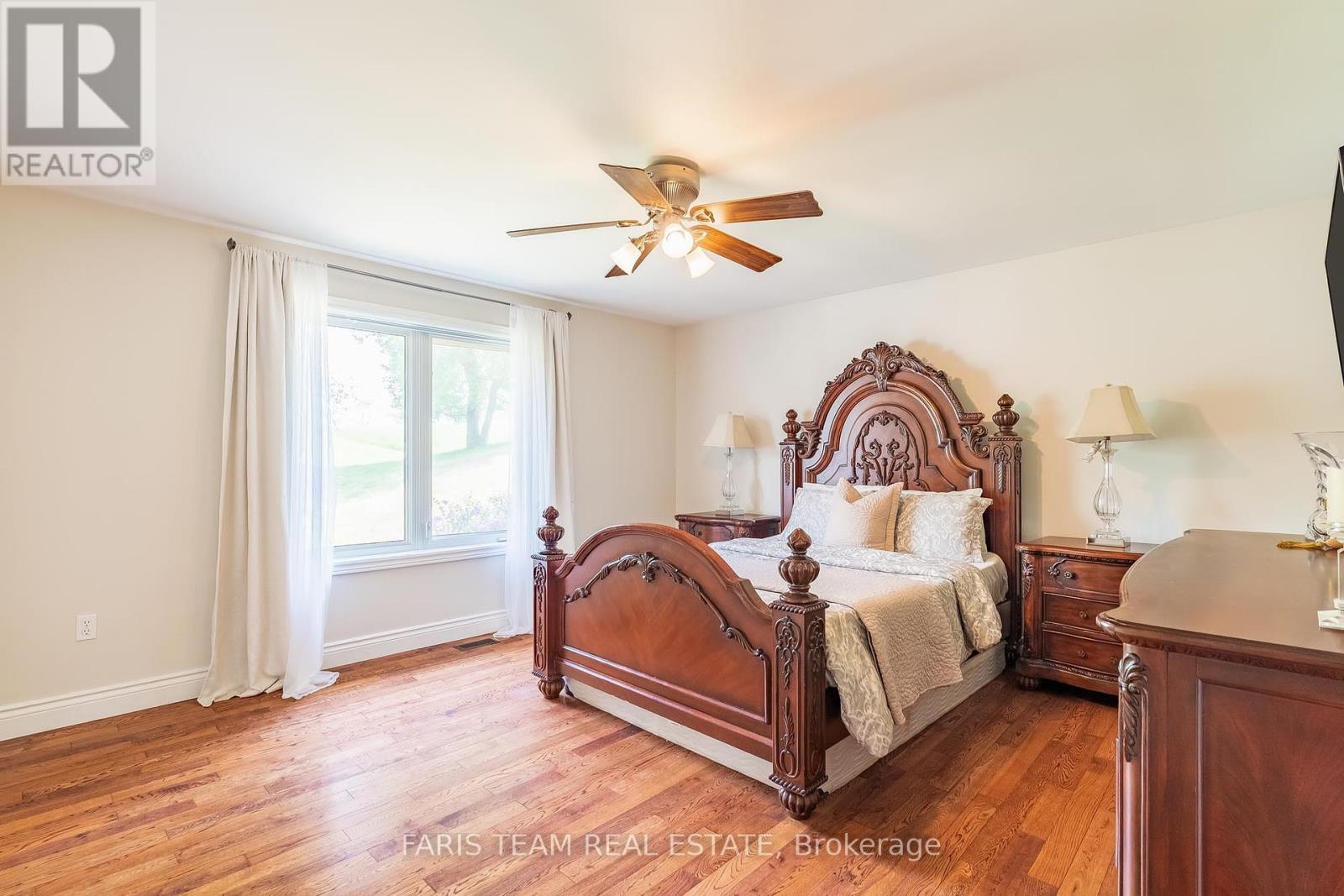 9229 25 Sideroad Adjala, Adjala-Tosorontio, ON - Indoor Photo Showing Bedroom