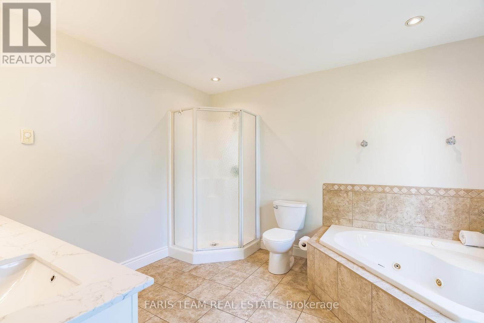 9229 25 Sideroad Adjala, Adjala-Tosorontio, ON - Indoor Photo Showing Bathroom