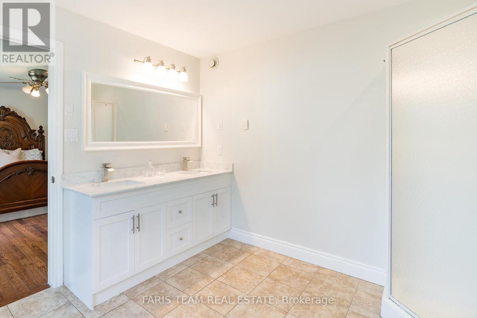 9229 25 Sideroad Adjala, Adjala-Tosorontio, ON - Indoor Photo Showing Bathroom